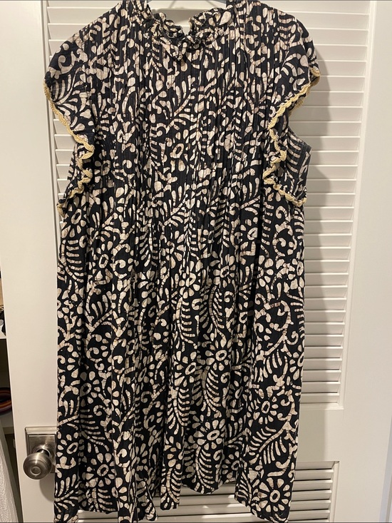 THML Dresses & Skirts - THML Navy and Cream Printed Ruffle Sleeve Dress